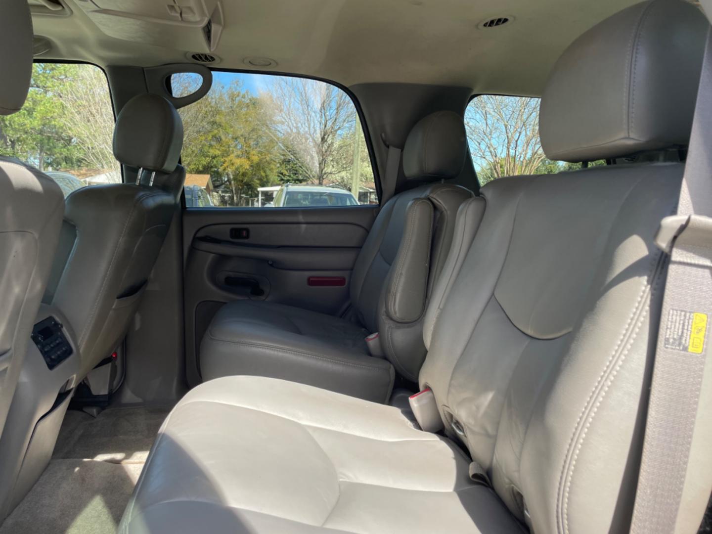 2005 WHITE GMC YUKON SLT (1GKEC13T95J) with an 5.3L engine, Automatic transmission, located at 5103 Dorchester Rd., Charleston, SC, 29418-5607, (843) 767-1122, 36.245171, -115.228050 - Photo#16